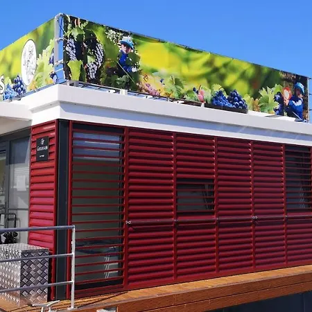 Botel Floatinghouse Bacchus