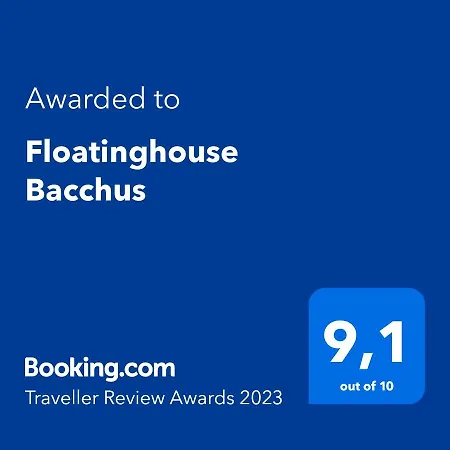 Floatinghouse Bacchus Botel *