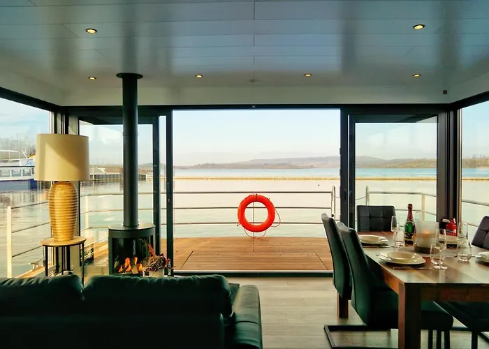 Floatinghouse Bacchus