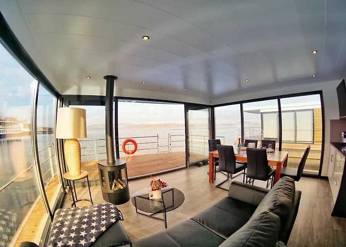 Floatinghouse Bacchus Ботель