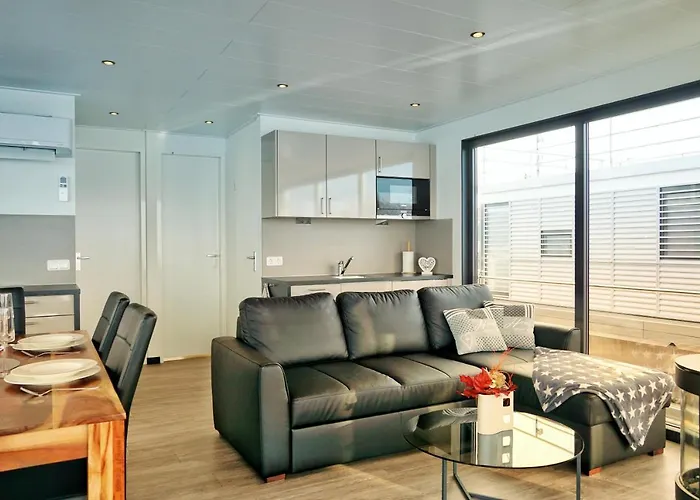 Floatinghouse Bacchus Bådhotel Braunsbedra